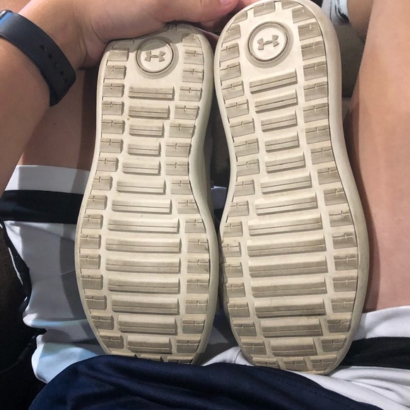 Under armour shoes - Picture 3 of 3